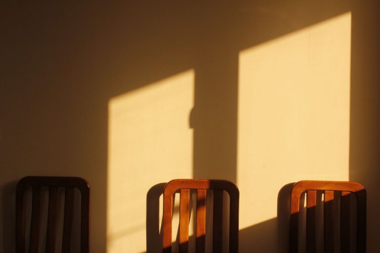 How a Color Changes From Morning to Evening (Without You Noticing) - light & season